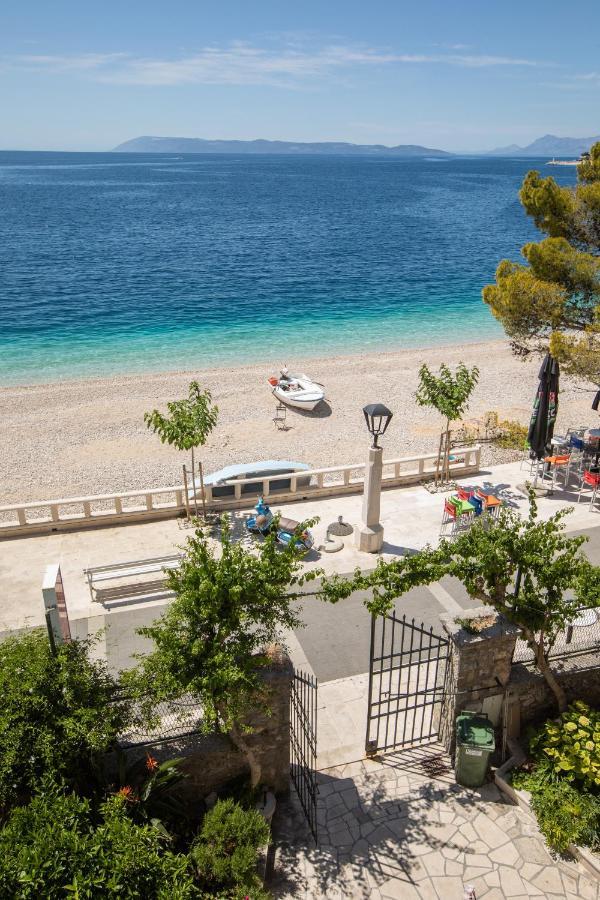 Beach Front Apartment Podgora Bagian luar foto